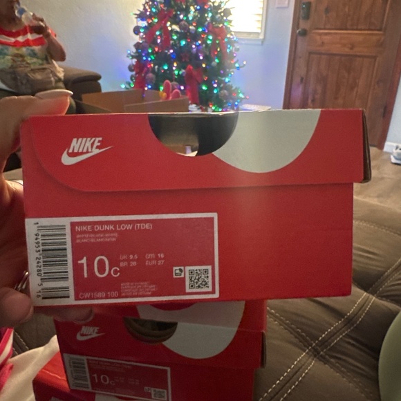 Nike - Picture 2 of 6